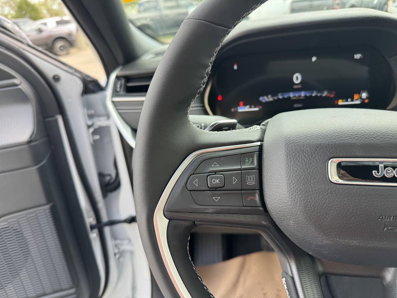 2025 Jeep Grand Cherokee Altitude 4x4 | V6 | Sunroof | 5 Passenger | Heated Seats | Power Liftgate Redwater AB