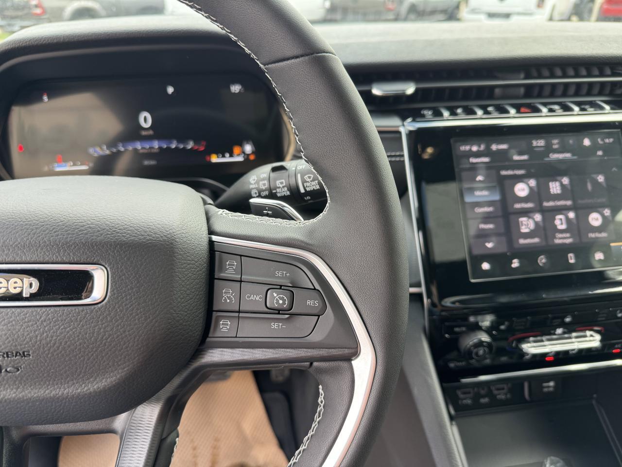 2025 Jeep Grand Cherokee Altitude 4x4 | V6 | Sunroof | 5 Passenger | Heated Seats | Power Liftgate Redwater AB