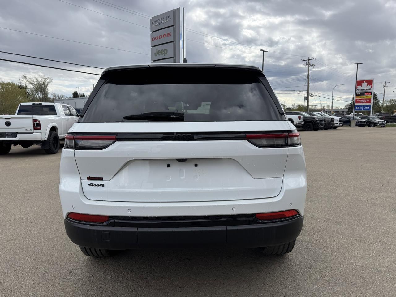 2025 Jeep Grand Cherokee Altitude 4x4 | V6 | Sunroof | 5 Passenger | Heated Seats | Power Liftgate Redwater AB