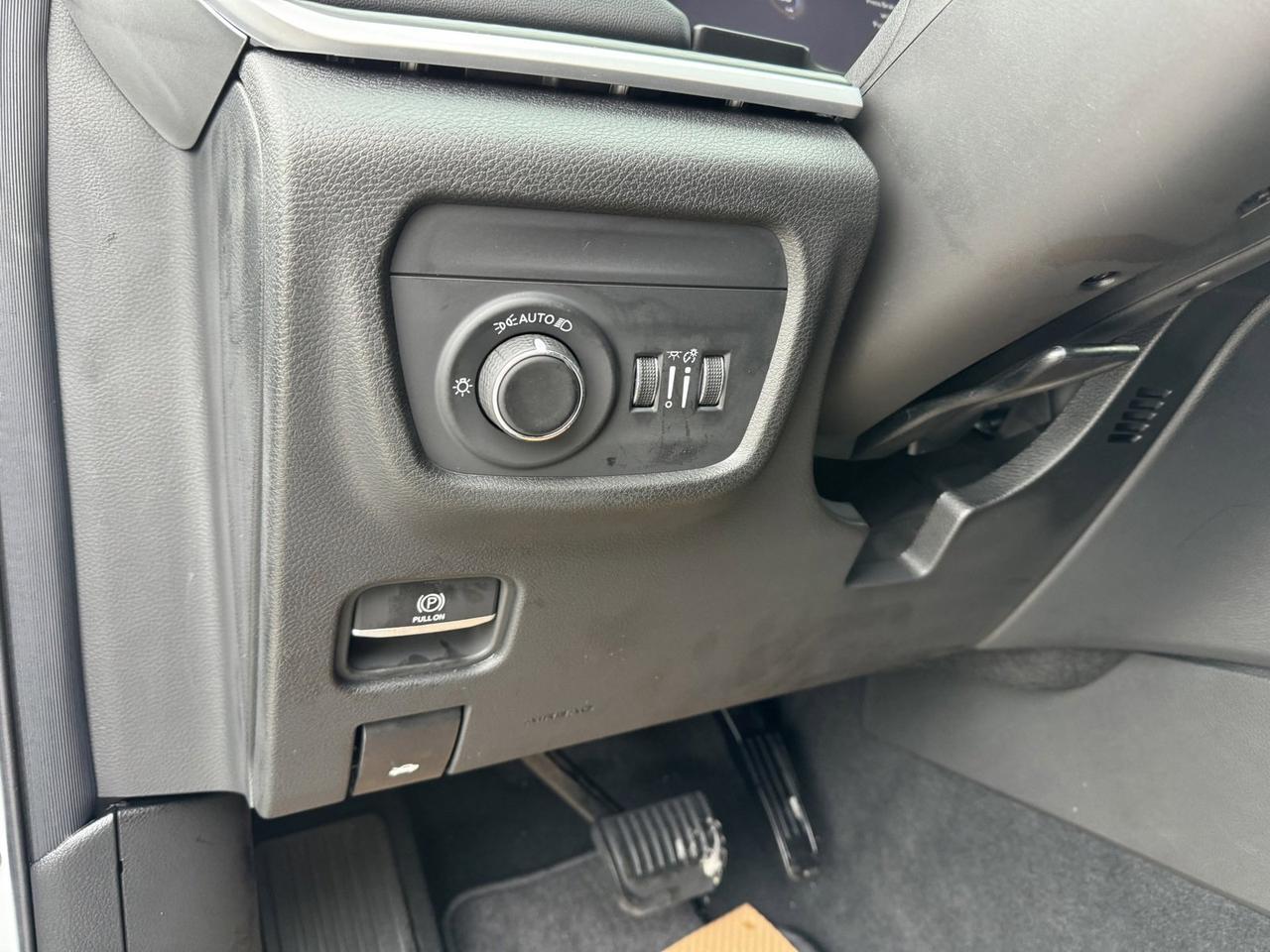 2025 Jeep Grand Cherokee Altitude 4x4 | V6 | Sunroof | 5 Passenger | Heated Seats | Power Liftgate Redwater AB