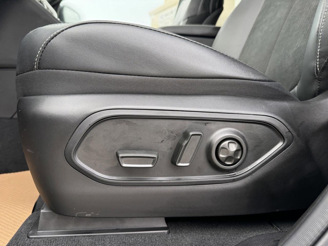 2025 Jeep Grand Cherokee Altitude 4x4 | V6 | Sunroof | 5 Passenger | Heated Seats | Power Liftgate Redwater AB