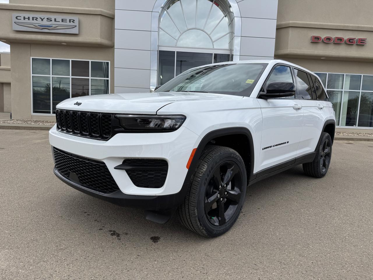 2025 Jeep Grand Cherokee Altitude 4x4 | V6 | Sunroof | 5 Passenger | Heated Seats | Power Liftgate Redwater AB