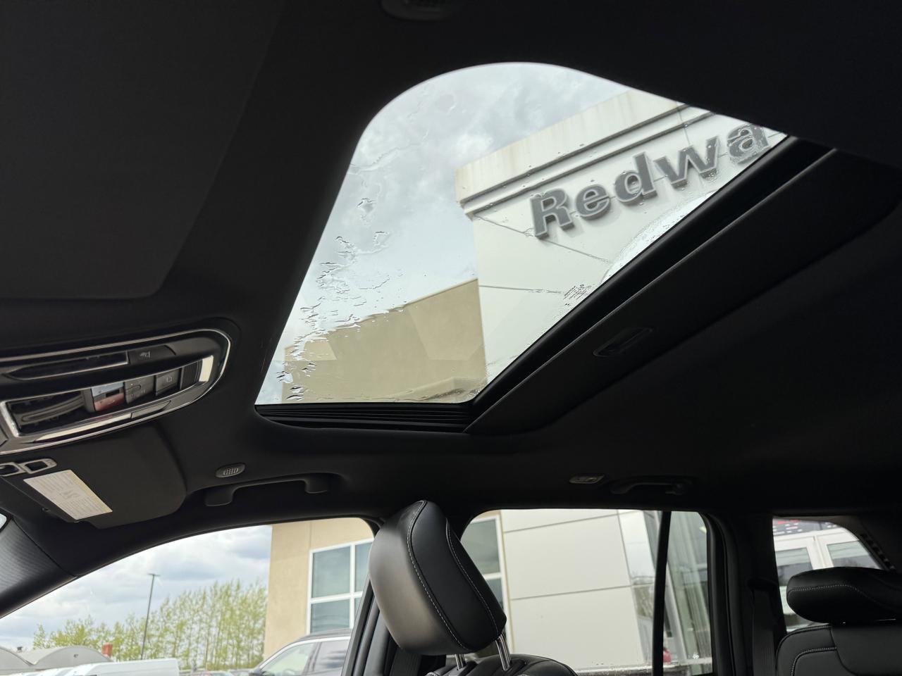2025 Jeep Grand Cherokee Altitude 4x4 | V6 | Sunroof | Power Liftgate | Tow Package I Heated Seats Redwater AB