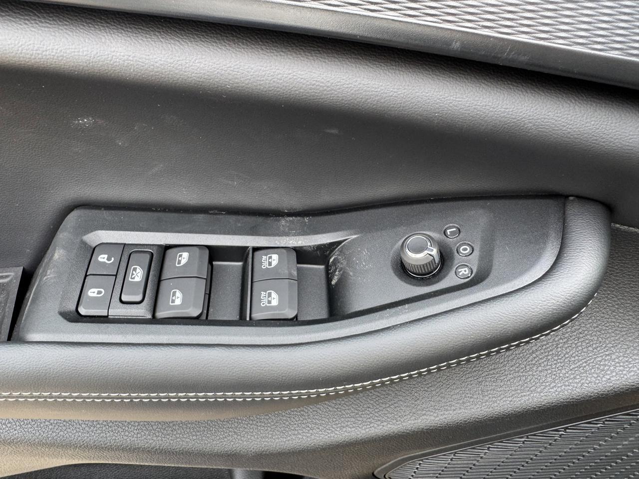 2025 Jeep Grand Cherokee Altitude 4x4 | V6 | Sunroof | Power Liftgate | Tow Package I Heated Seats Redwater AB