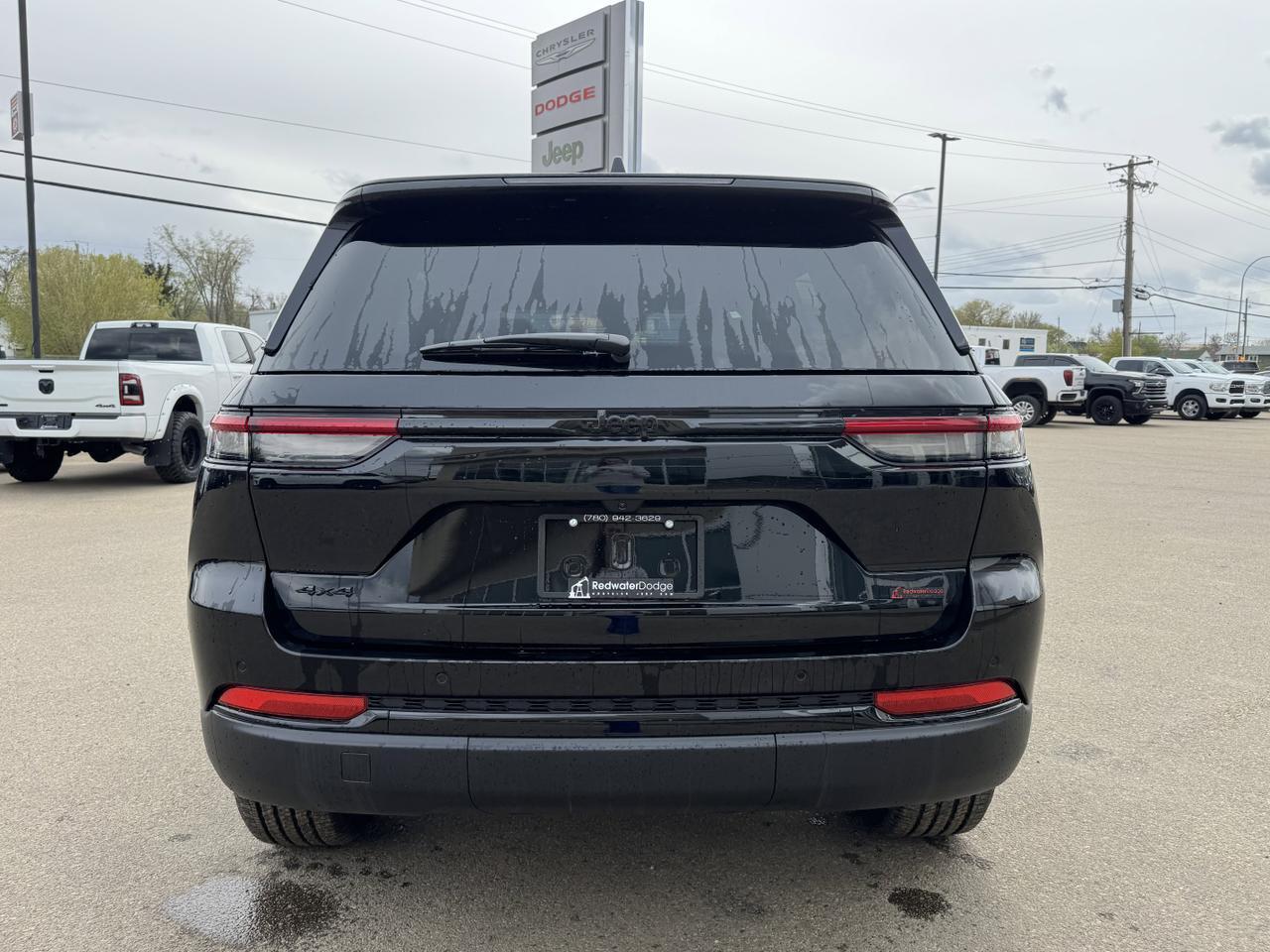 2025 Jeep Grand Cherokee Altitude 4x4 | V6 | Sunroof | Power Liftgate | Tow Package I Heated Seats Redwater AB