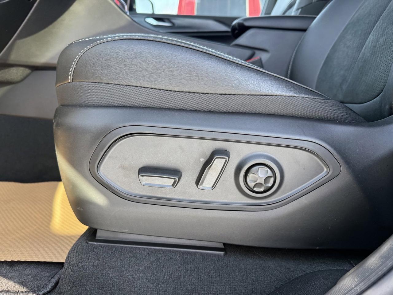 2025 Jeep Grand Cherokee Altitude 4x4 | V6 | Sunroof | Power Liftgate | Tow Package I Heated Seats Redwater AB