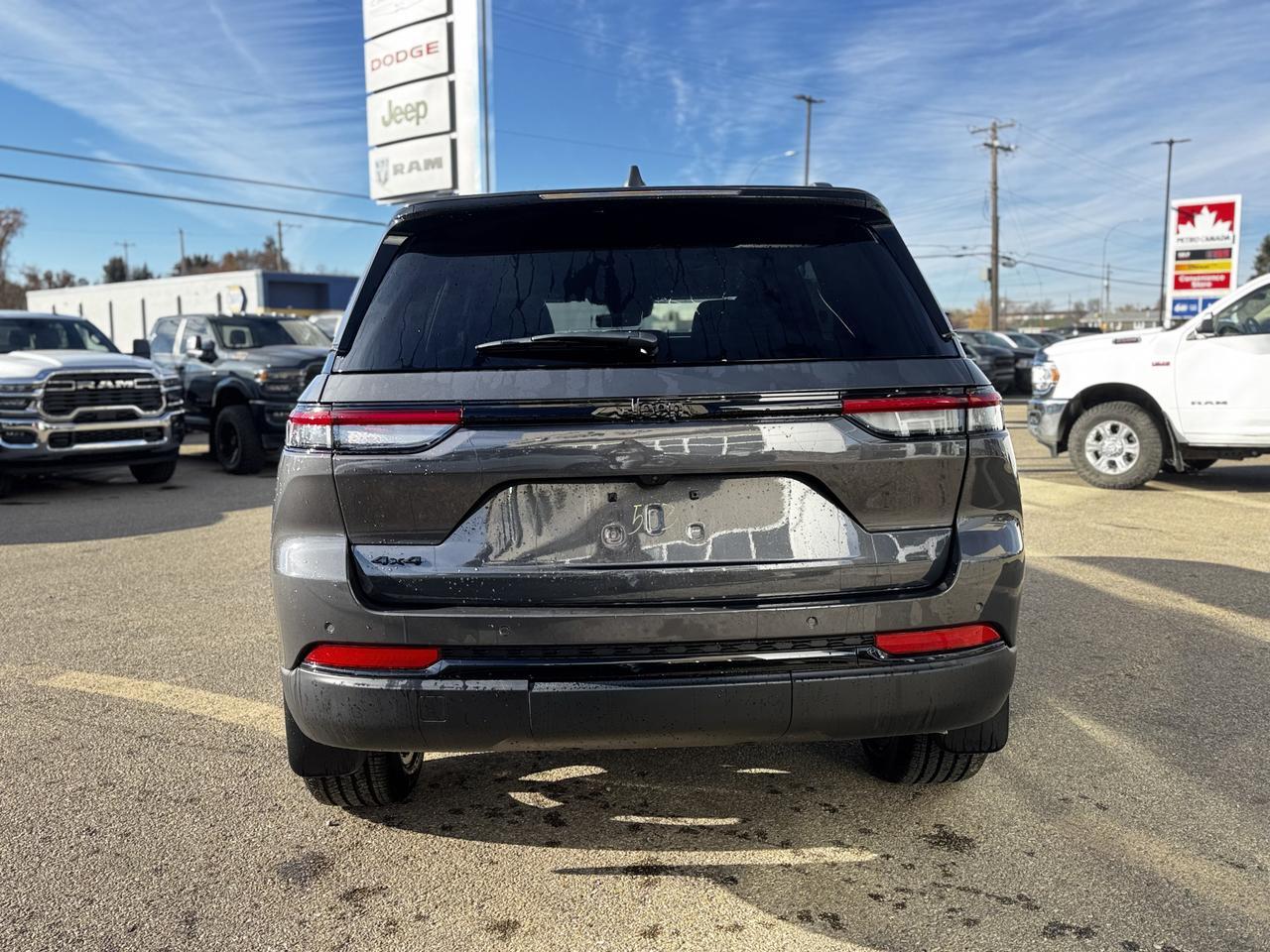2025 Jeep Grand Cherokee Altitude Laredo 4x4 | V6 | Leather | Sunroof | Heated Seats | 5 Passenger Redwater AB