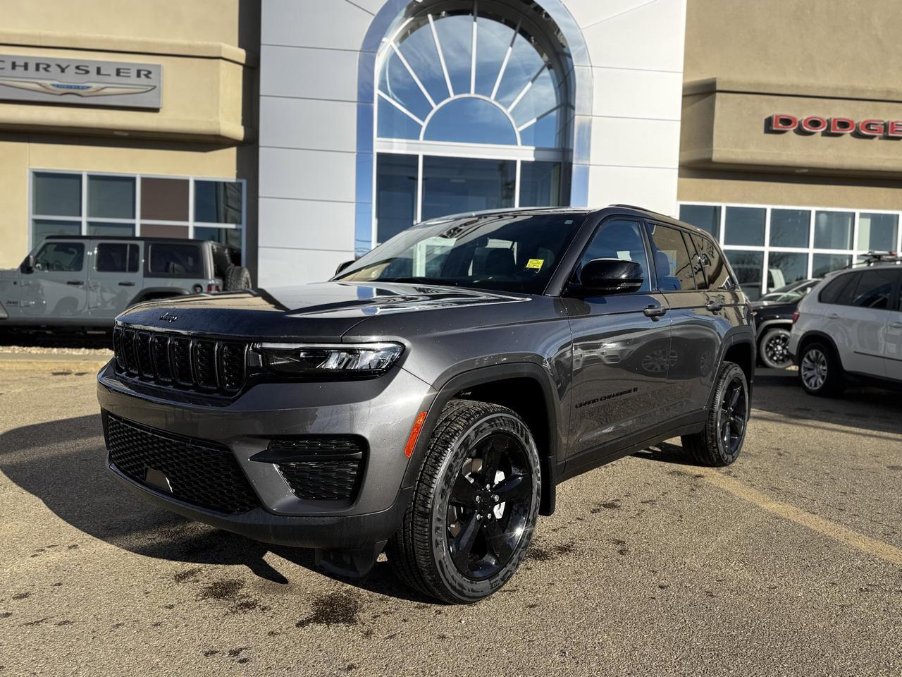 2025 Jeep Grand Cherokee Altitude Laredo 4x4 | V6 | Leather | Sunroof | Heated Seats | 5 Passenger Redwater AB