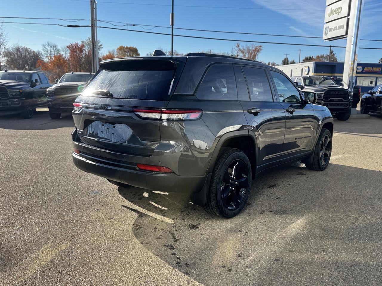 2025 Jeep Grand Cherokee Altitude Laredo 4x4 | V6 | Leather | Sunroof | Heated Seats | 5 Passenger Redwater AB