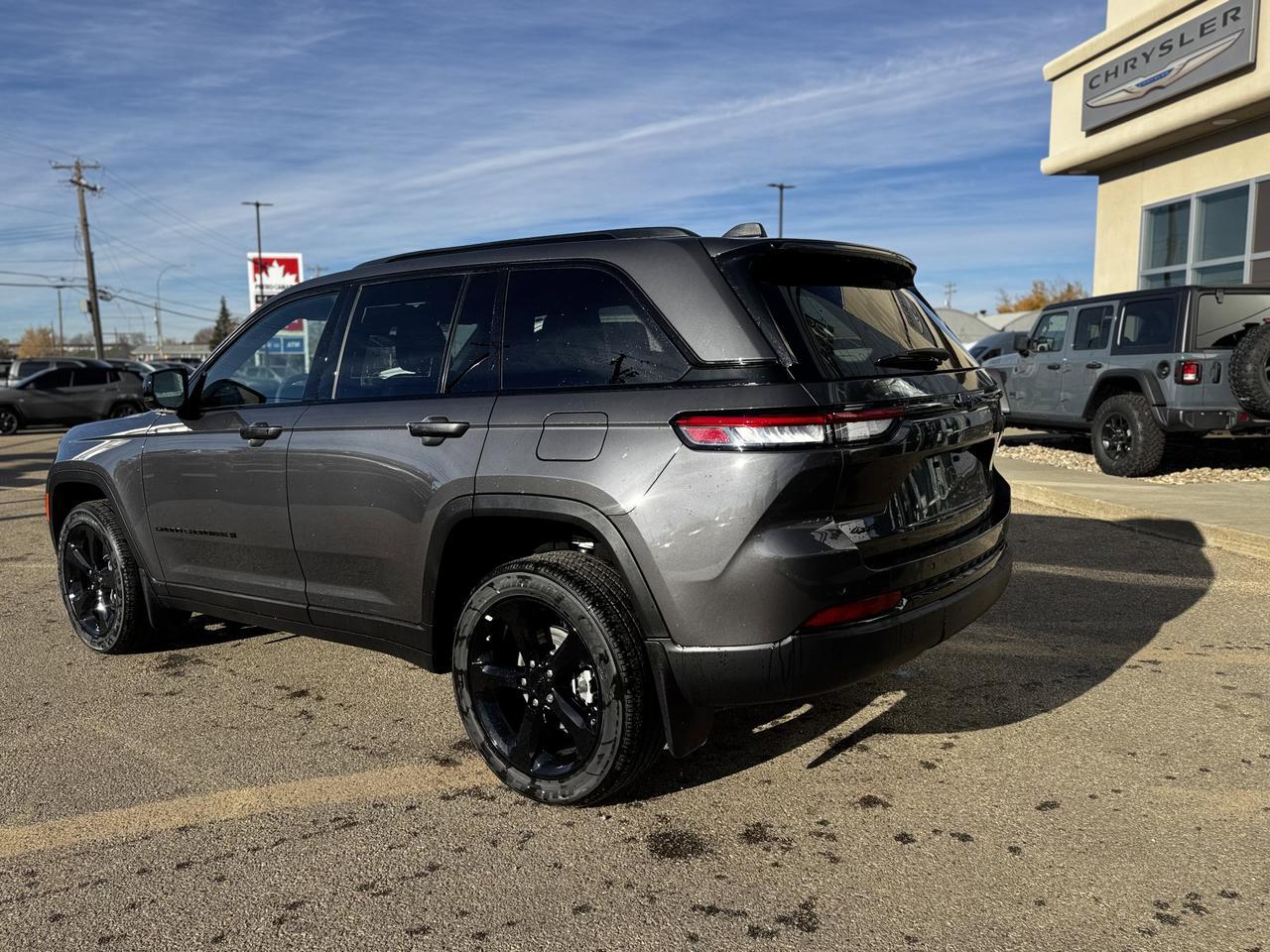 2025 Jeep Grand Cherokee Altitude Laredo 4x4 | V6 | Leather | Sunroof | Heated Seats | 5 Passenger Redwater AB