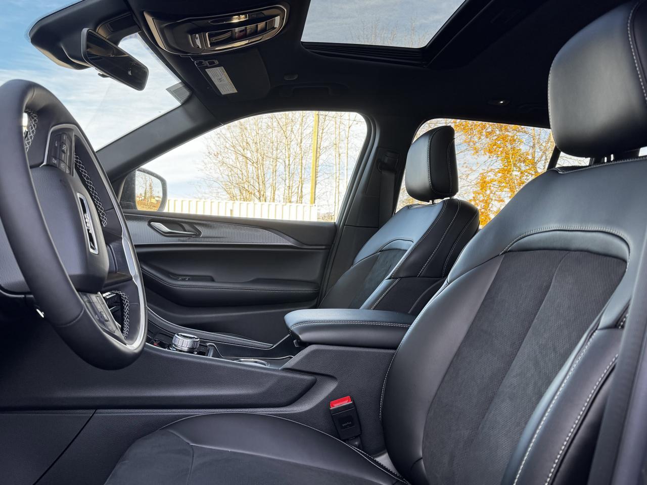 2025 Jeep Grand Cherokee Altitude Laredo 4x4 | V6 | Leather | Sunroof | Heated Seats | 5 Passenger Redwater AB