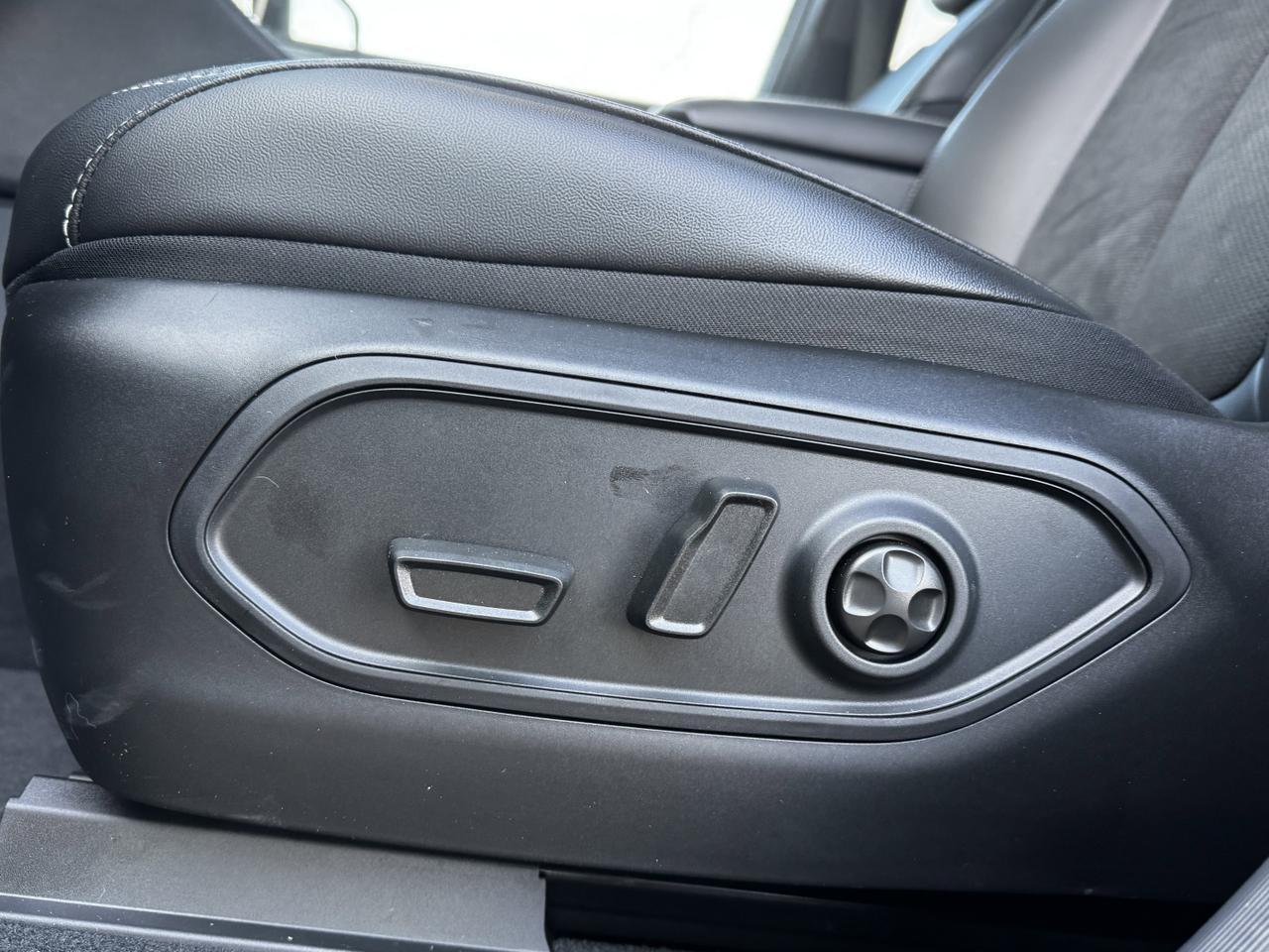 2025 Jeep Grand Cherokee Altitude Laredo 4x4 | V6 | Leather | Sunroof | Heated Seats | 5 Passenger Redwater AB
