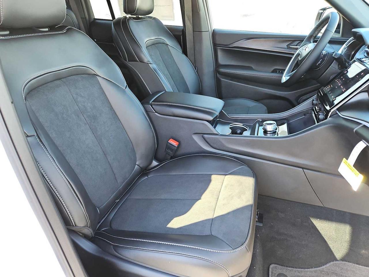 2025 Jeep Grand Cherokee Altitude Irving TX