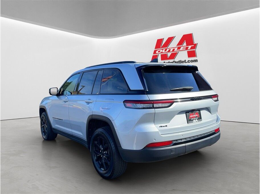 2025 Jeep Grand Cherokee Altitude Sport Utility 4D