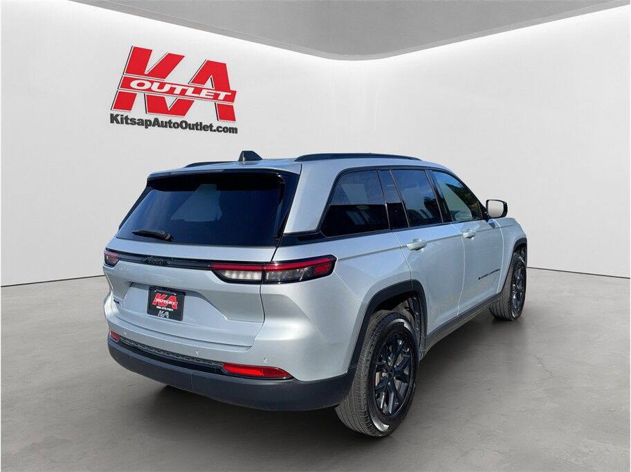2025 Jeep Grand Cherokee Altitude Sport Utility 4D