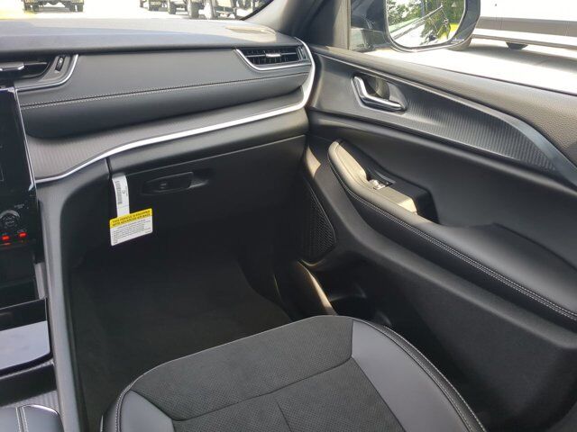 2025 Jeep Grand Cherokee Altitude X Winder GA