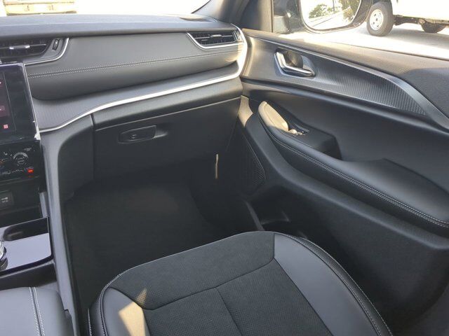 2025 Jeep Grand Cherokee Altitude X Winder GA