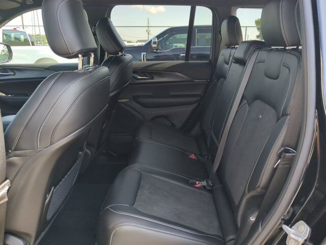 2025 Jeep Grand Cherokee Altitude X Winder GA