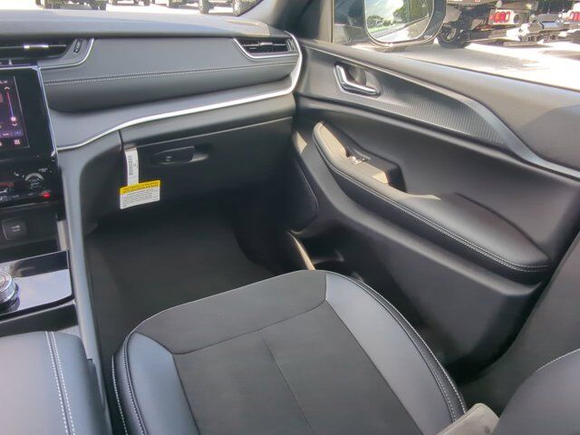 2025 Jeep Grand Cherokee Altitude X Winder GA