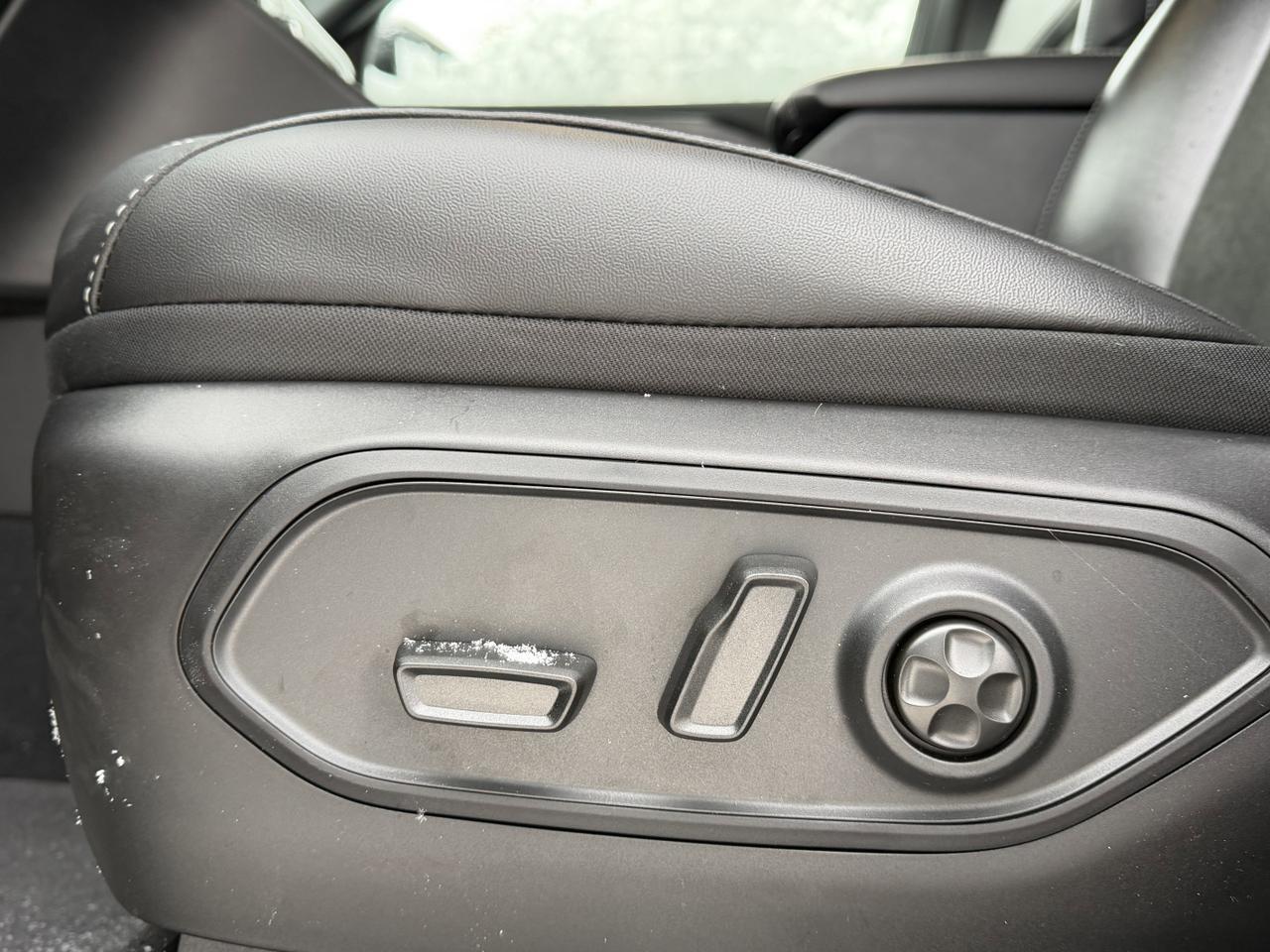 2025 Jeep Grand Cherokee L Altitude 4x4 | V6 | Sunroof | Power Liftgate | Remote Start Redwater AB