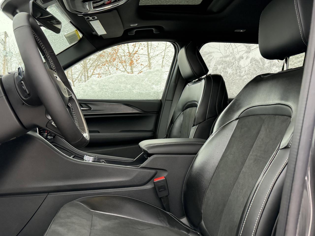 2025 Jeep Grand Cherokee L Altitude 4x4 | V6 | Sunroof | Power Liftgate | Remote Start Redwater AB