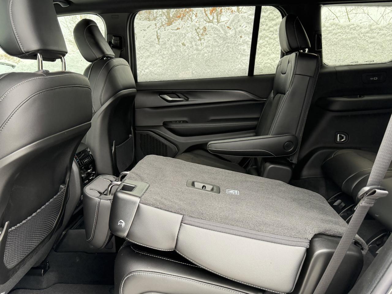 2025 Jeep Grand Cherokee L Altitude 4x4 | V6 | Sunroof | Power Liftgate | Remote Start Redwater AB