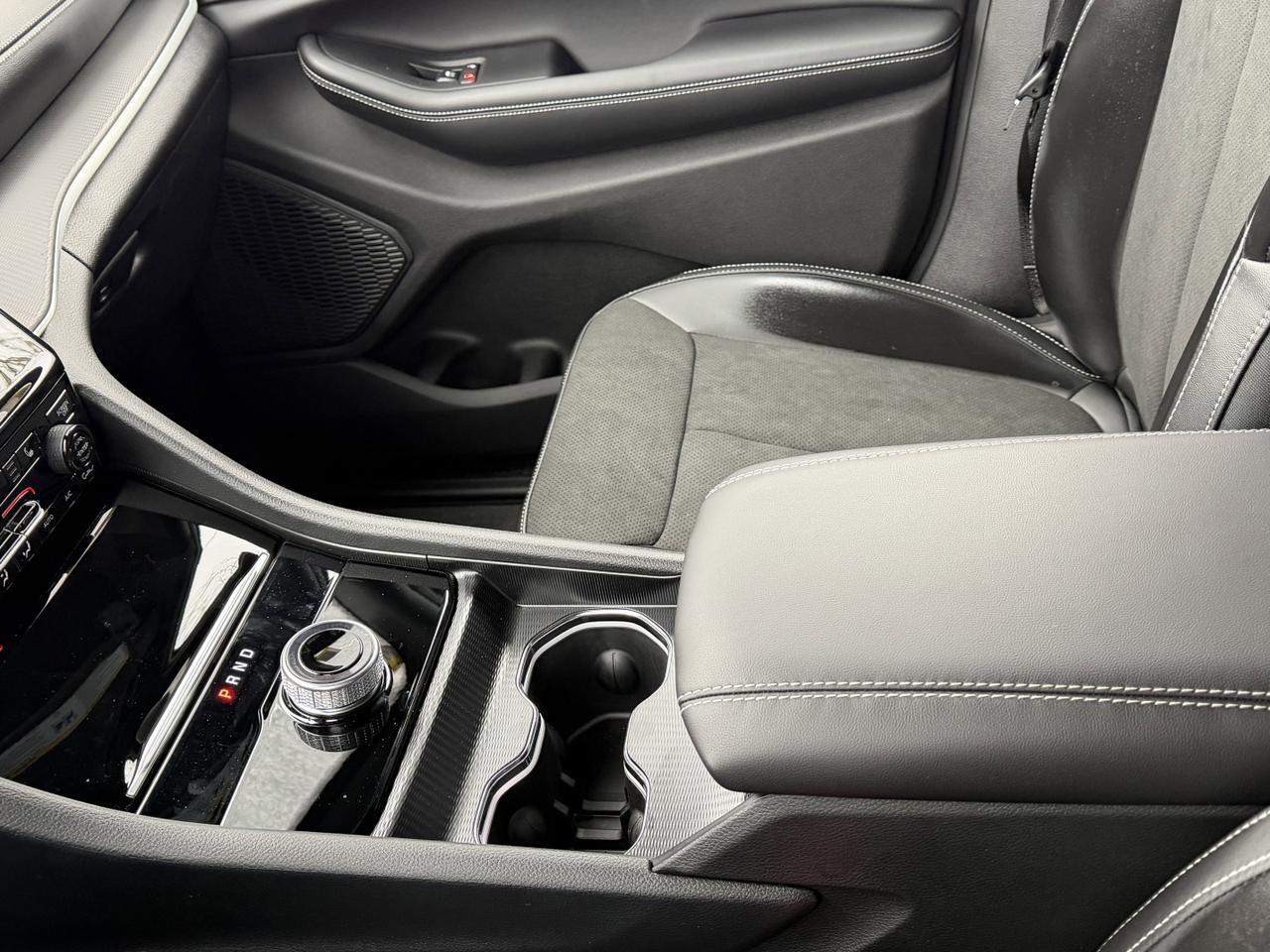 2025 Jeep Grand Cherokee L Altitude 4x4 | V6 | Sunroof | Power Liftgate | Remote Start Redwater AB