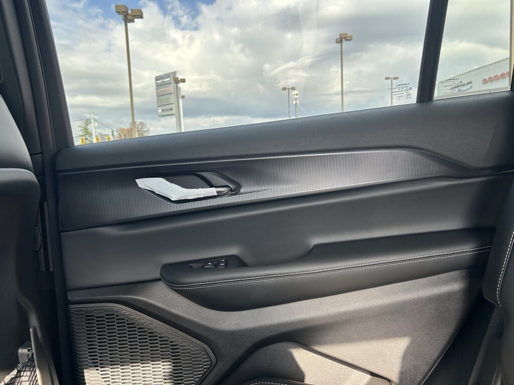 2025 Jeep Grand Cherokee L Altitude X Crestwood KY