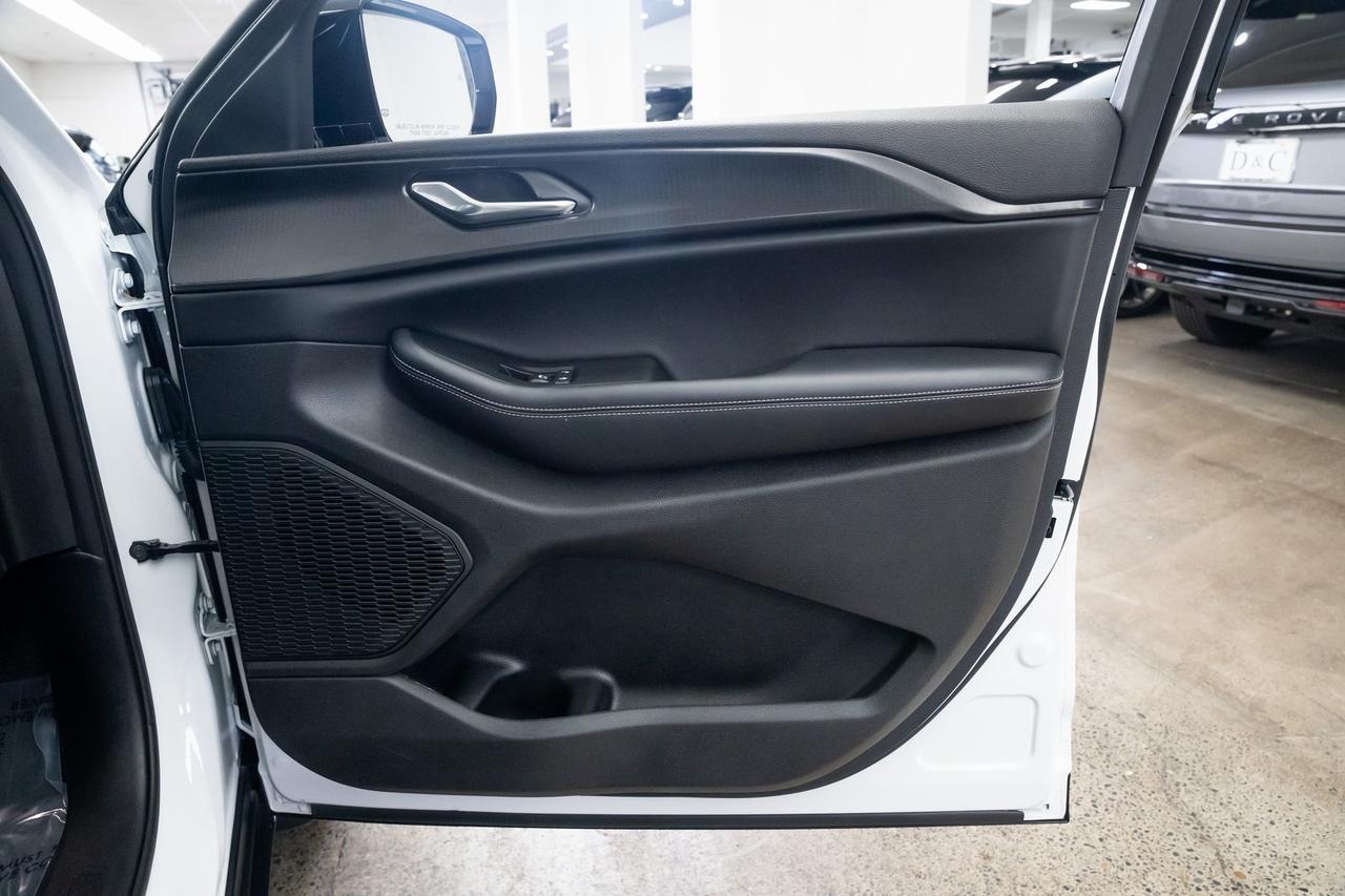 2025 Jeep Grand Cherokee L Altitude X Heated Seats 3rd Row Portland OR