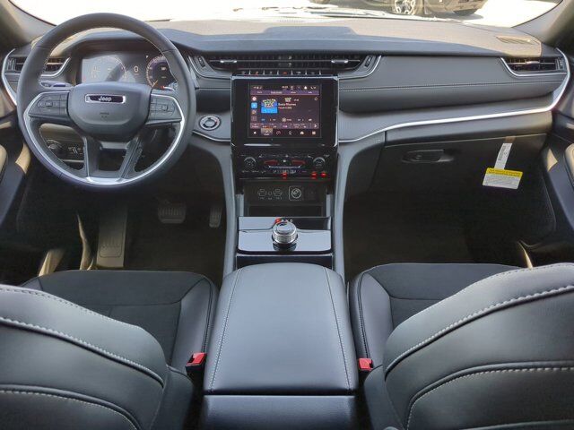 2025 Jeep Grand Cherokee L Altitude X Appleton WI