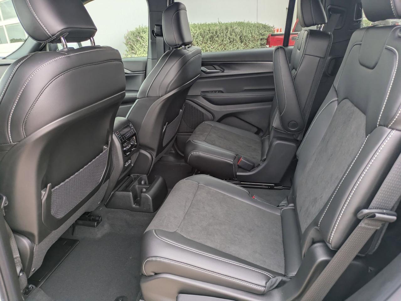 2025 Jeep Grand Cherokee L Altitude X Castroville TX