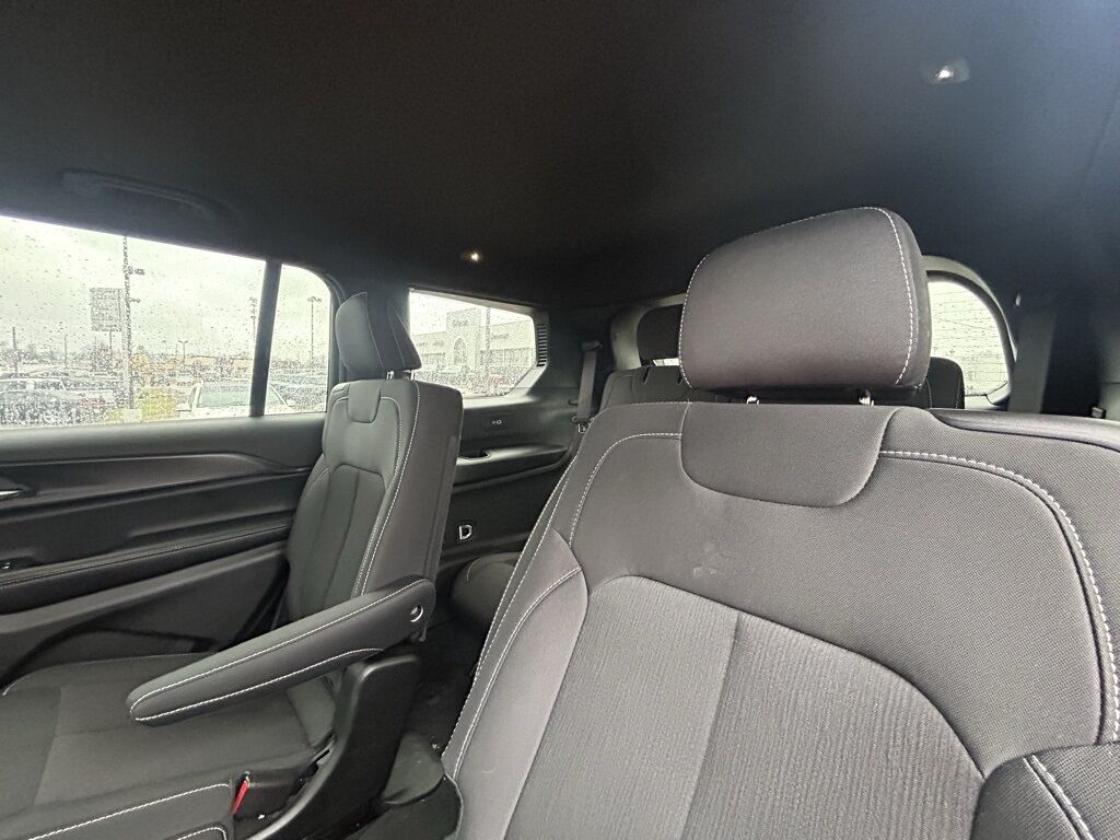 2025 Jeep Grand Cherokee L Laredo Crestwood KY