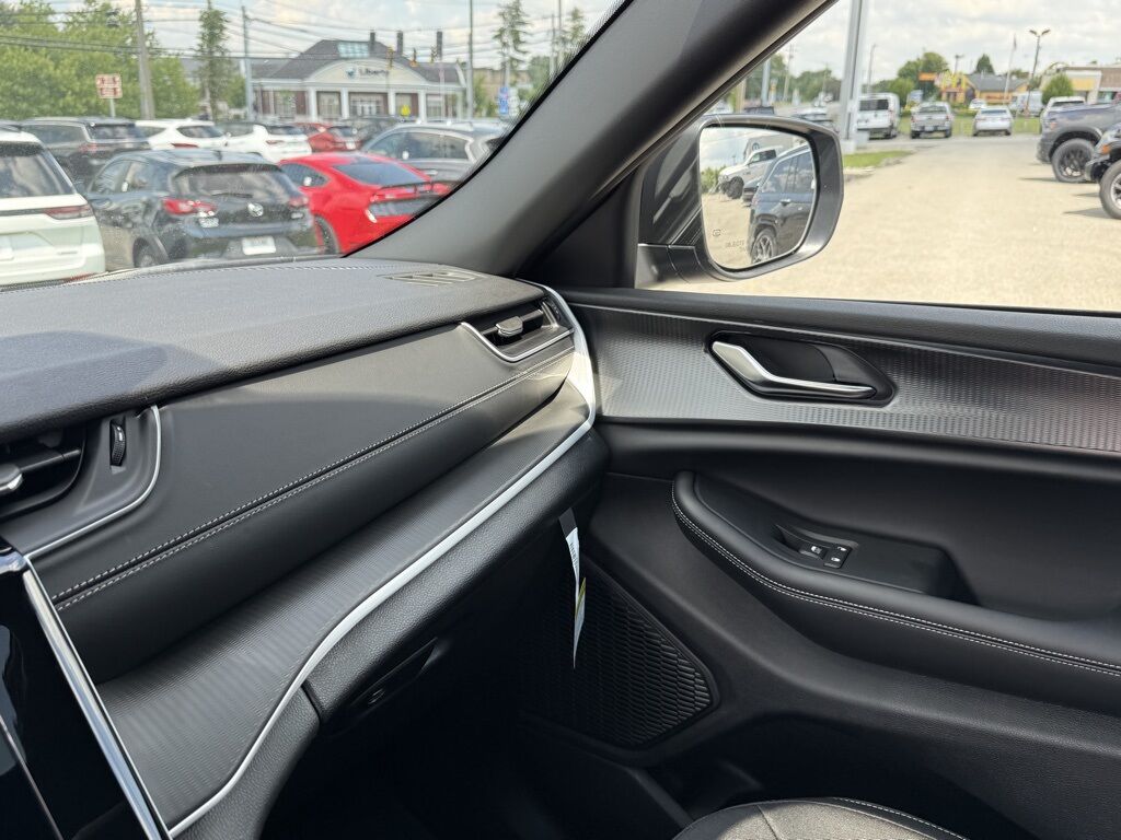 2025 Jeep Grand Cherokee L Laredo Crestwood KY