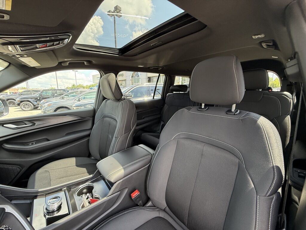 2025 Jeep Grand Cherokee L Laredo Crestwood KY