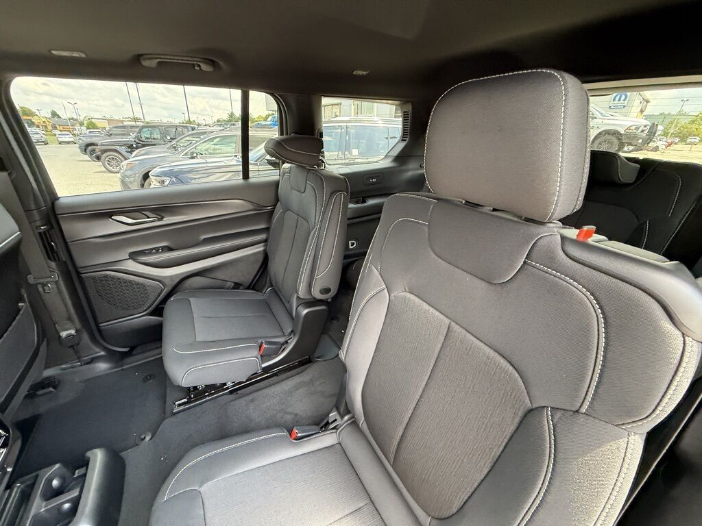 2025 Jeep Grand Cherokee L Laredo Crestwood KY