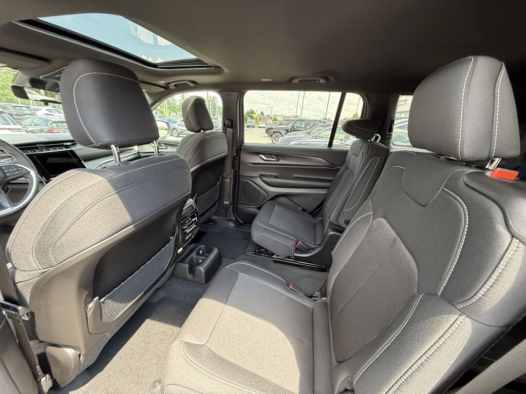 2025 Jeep Grand Cherokee L Laredo Crestwood KY