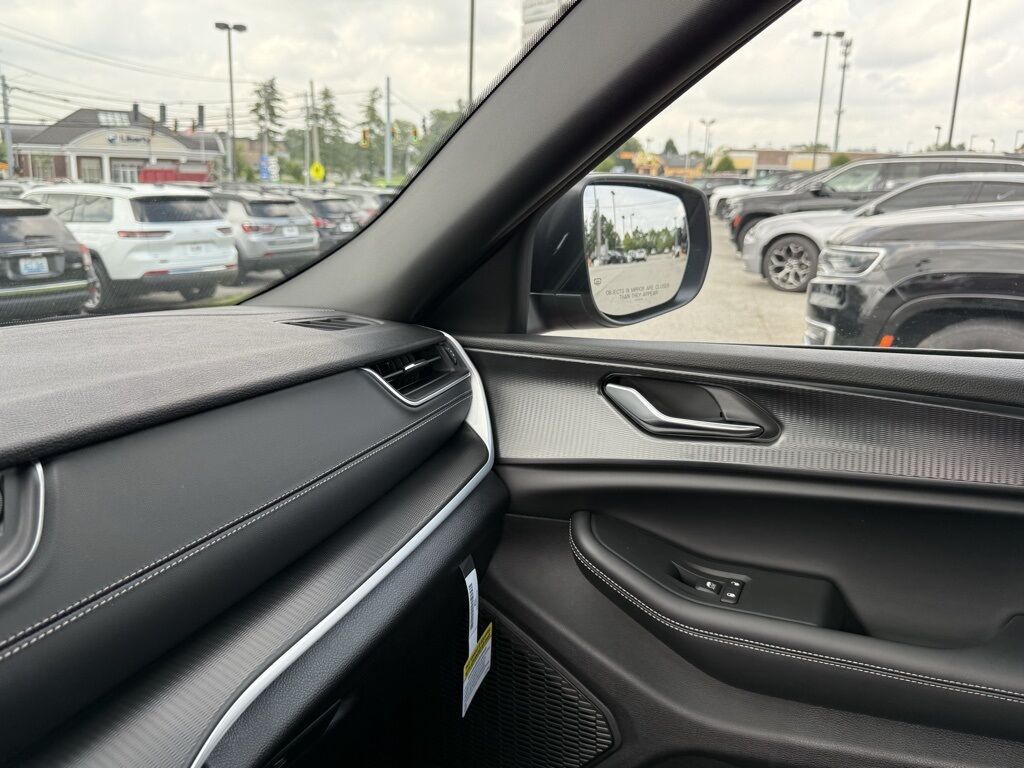 2025 Jeep Grand Cherokee L Laredo Crestwood KY