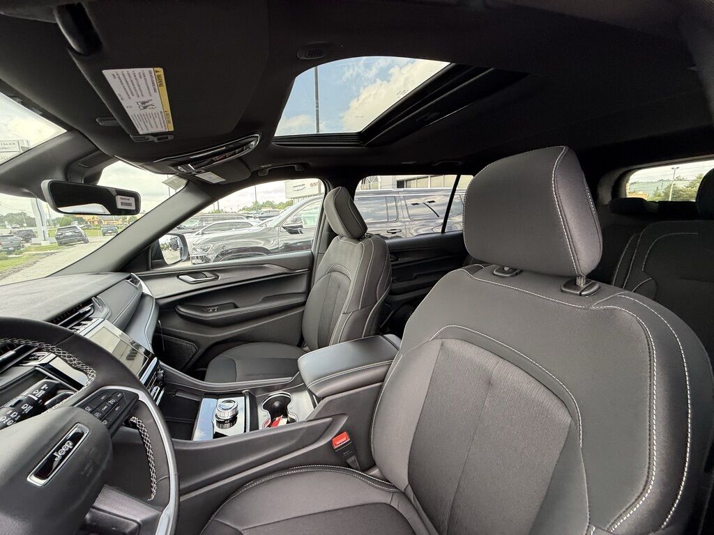 2025 Jeep Grand Cherokee L Laredo Crestwood KY