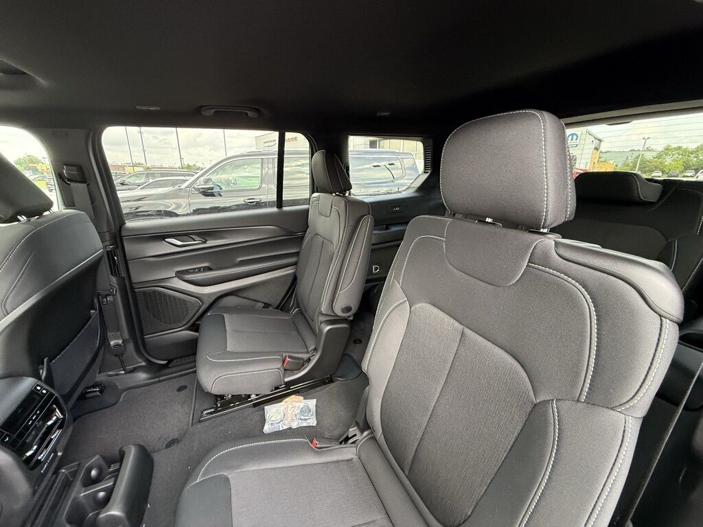 2025 Jeep Grand Cherokee L Laredo Crestwood KY