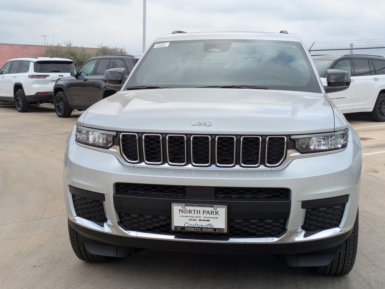 2025 Jeep Grand Cherokee L Laredo X Castroville TX