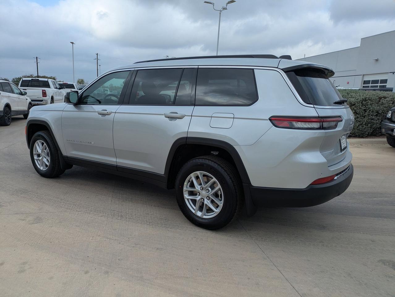 2025 Jeep Grand Cherokee L Laredo X Castroville TX