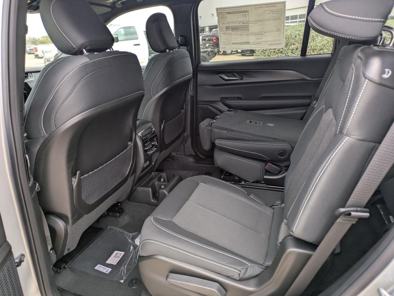 2025 Jeep Grand Cherokee L Laredo X Castroville TX