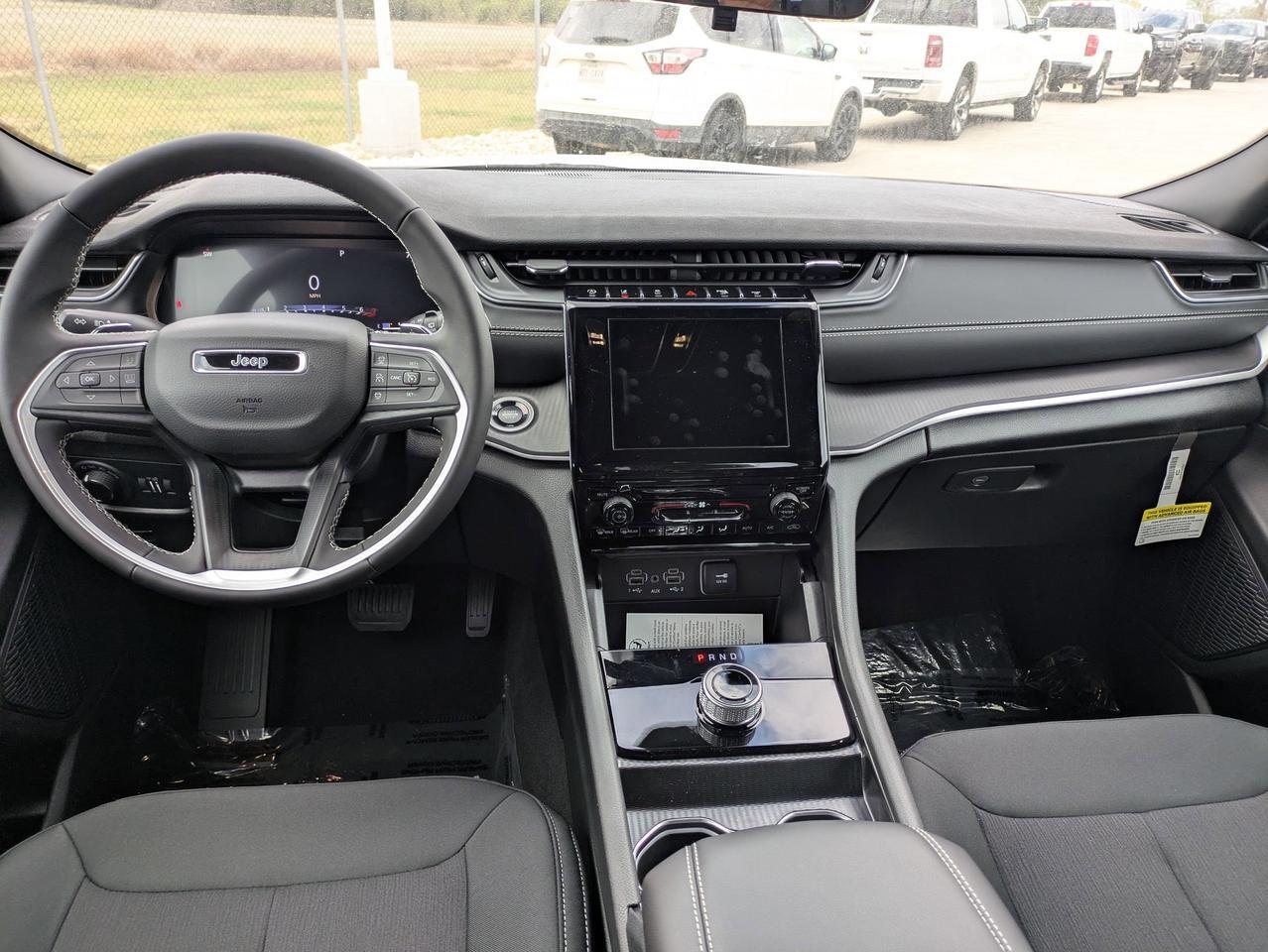 2025 Jeep Grand Cherokee L Laredo X Castroville TX