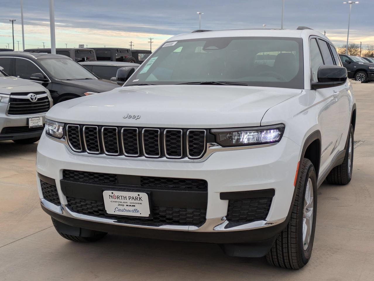 2025 Jeep Grand Cherokee L Laredo X Castroville TX