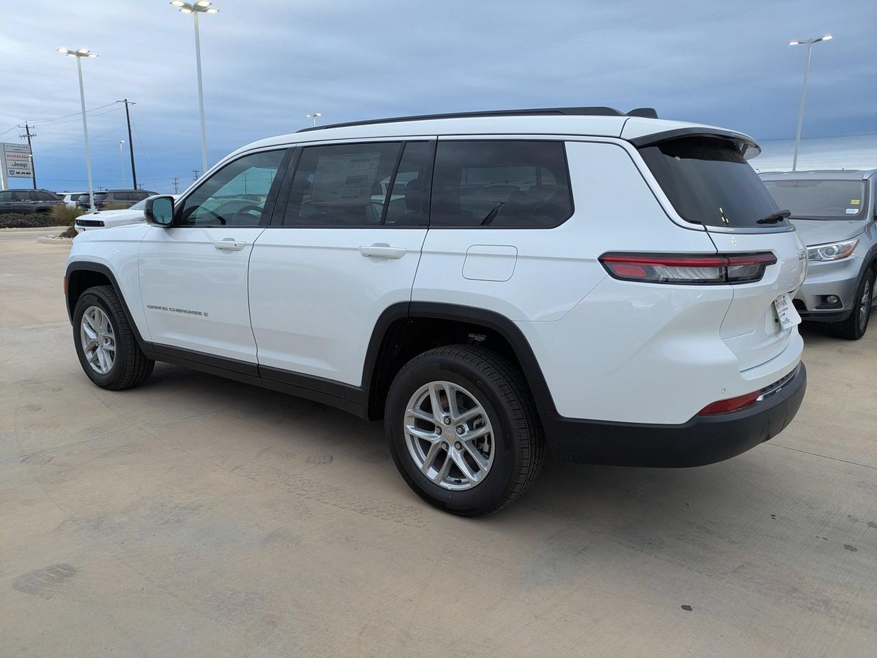 2025 Jeep Grand Cherokee L Laredo X Castroville TX