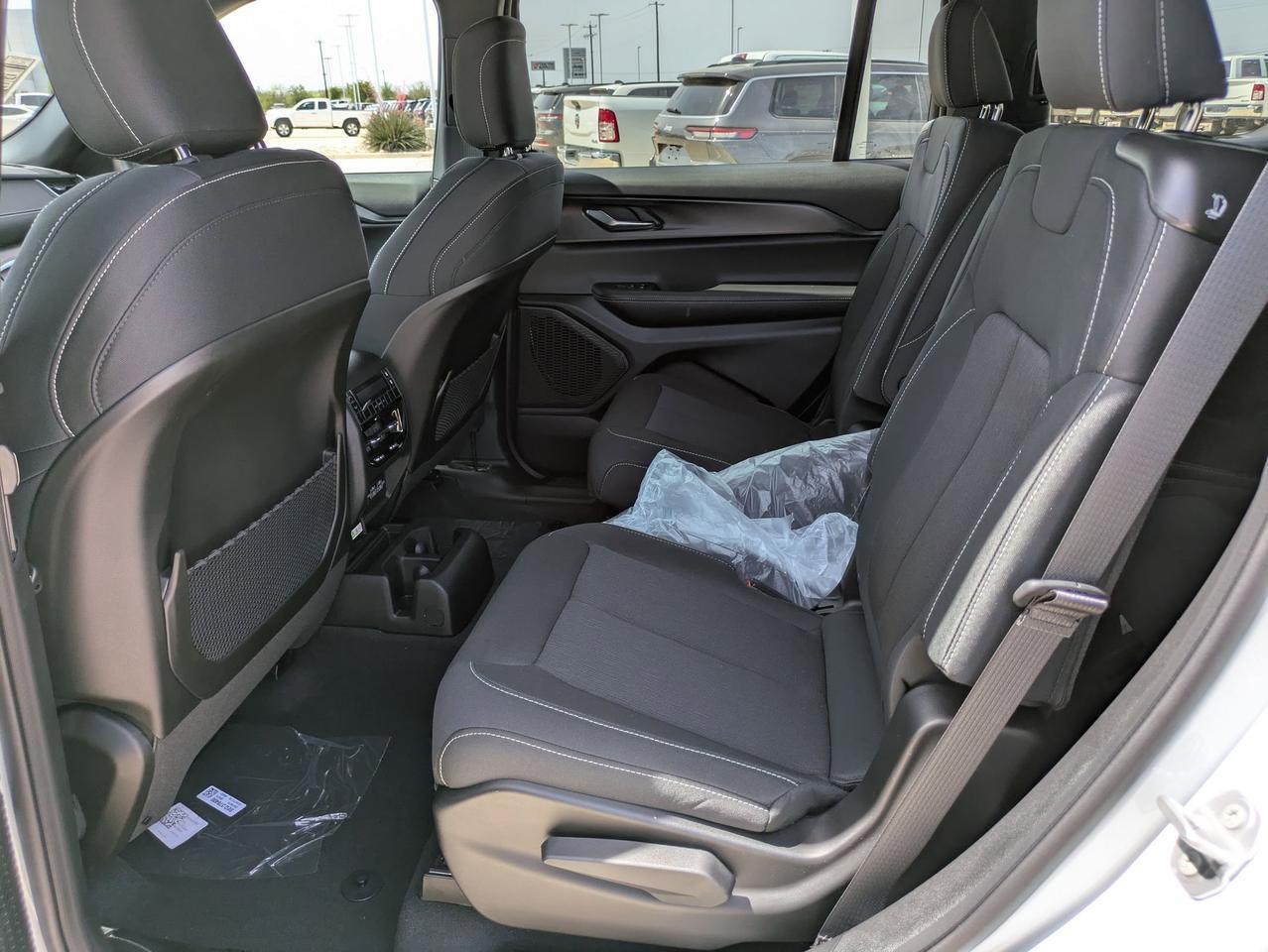 2025 Jeep Grand Cherokee L Laredo X Castroville TX