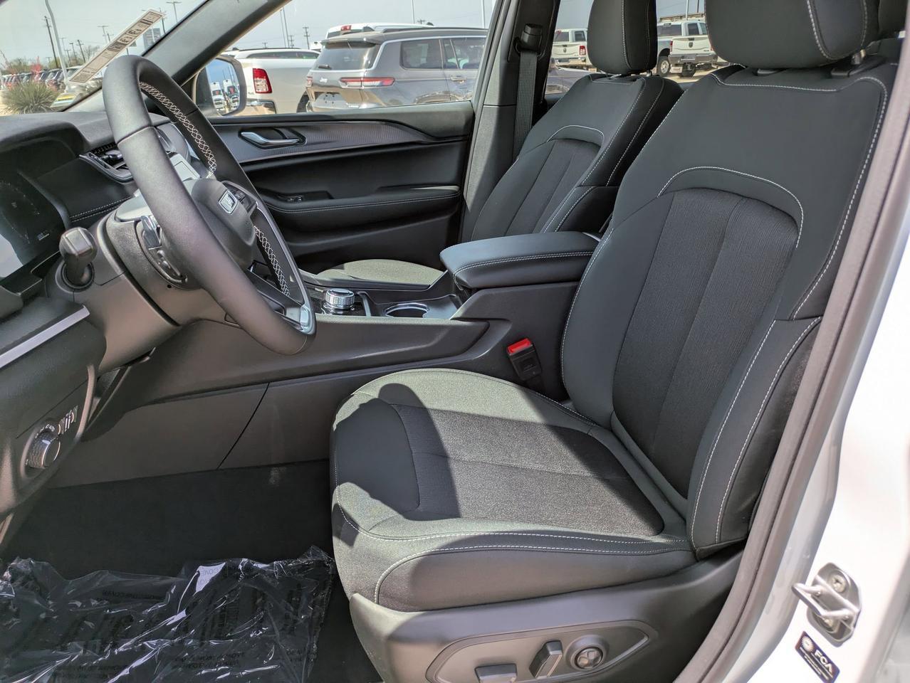 2025 Jeep Grand Cherokee L Laredo X Castroville TX