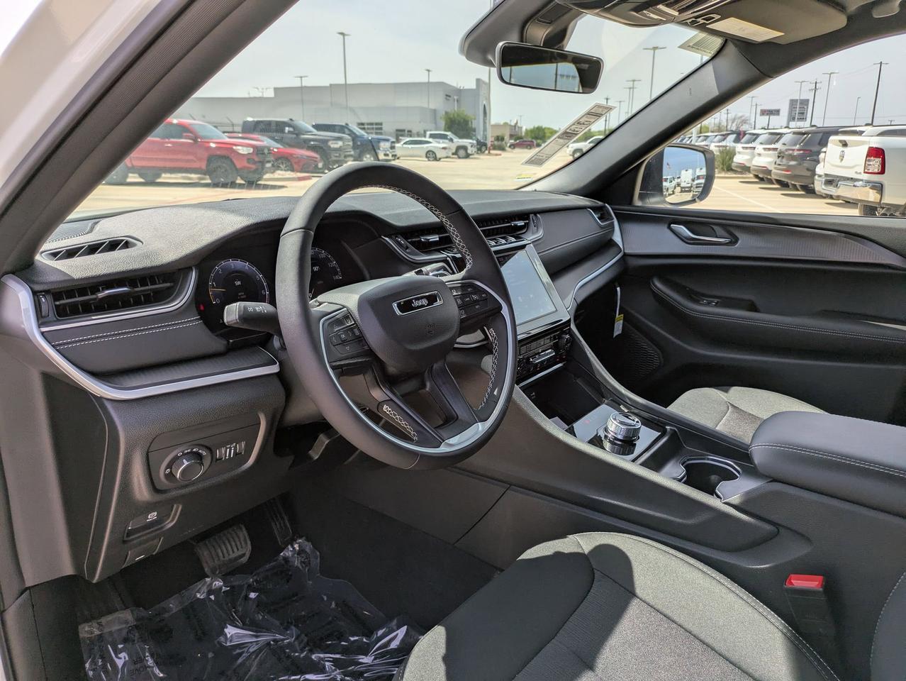 2025 Jeep Grand Cherokee L Laredo X Castroville TX