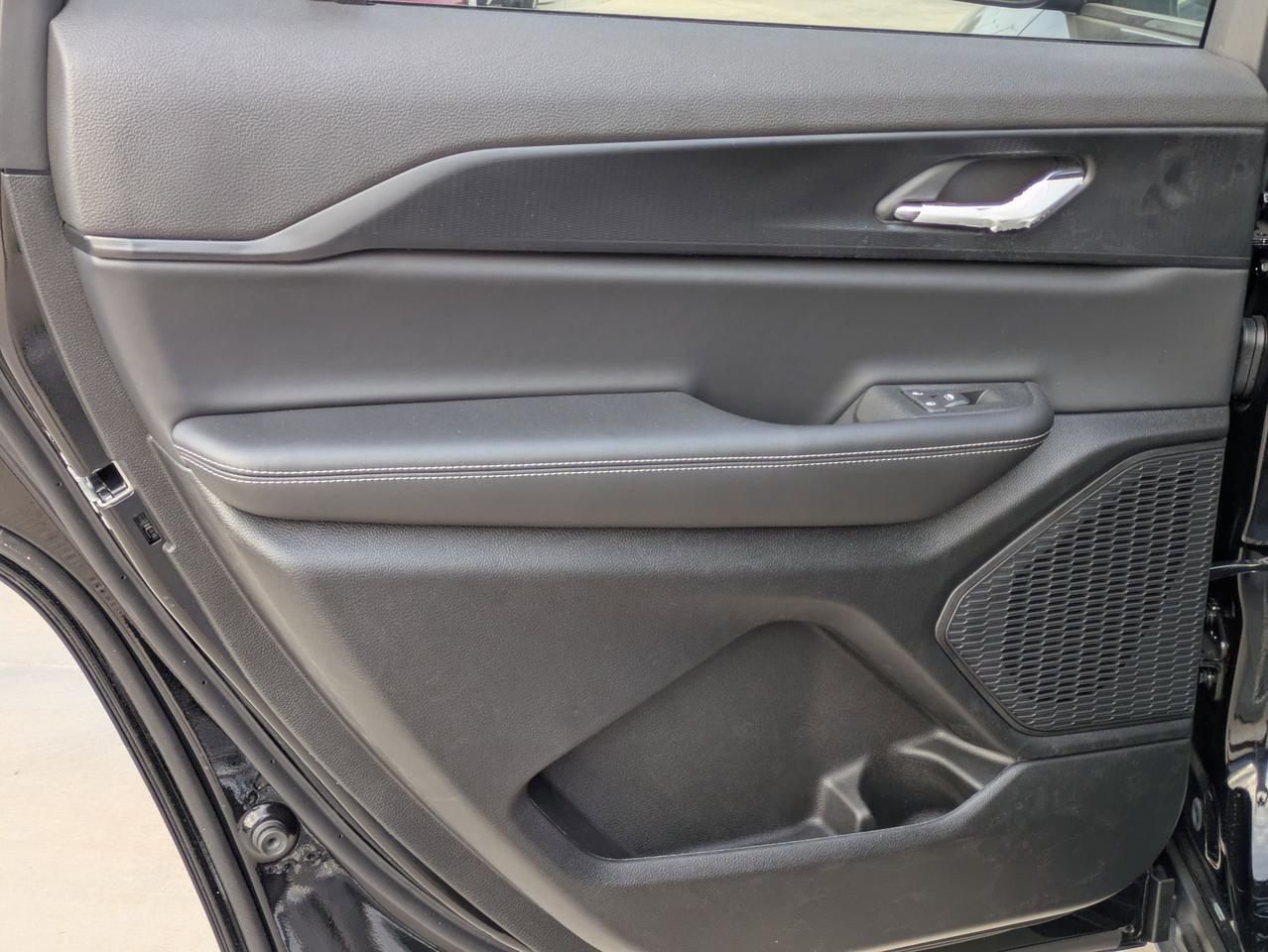 2025 Jeep Grand Cherokee L Laredo X Castroville TX