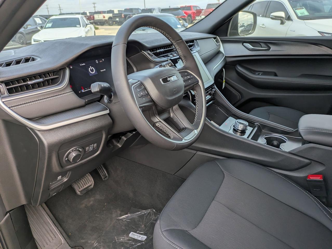 2025 Jeep Grand Cherokee L Laredo X Castroville TX